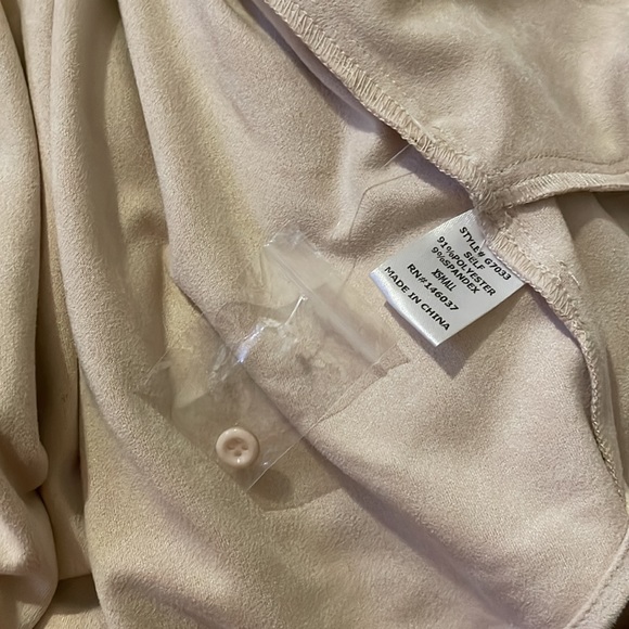 Vici XS LEONE POCKETED FAUX SUEDE BUTTON DOWN TOP - Picture 3 of 3
